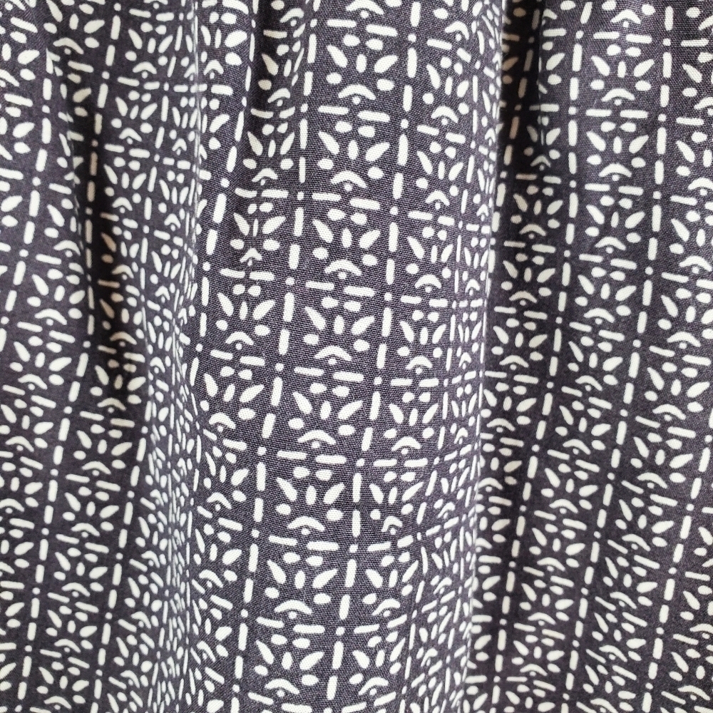 AMERICAN Eagle XS Pull on Shorts Black & white print Ruffled trim - Picture 9 of 9